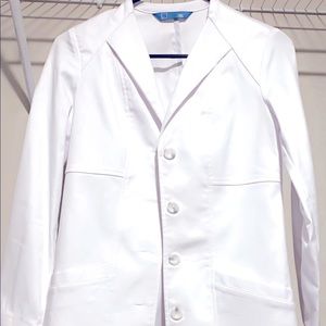 Medelita Vera G. Slim fit lab coat size 0 or (xs) perfect condition.